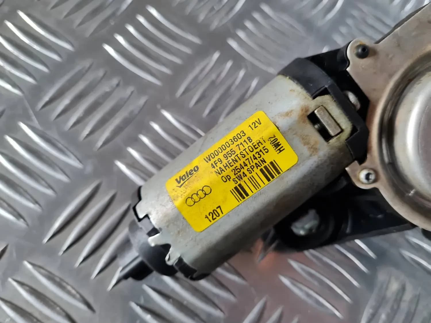 Motor stěračů zadního okna AUDI A6 2008 - foto 4