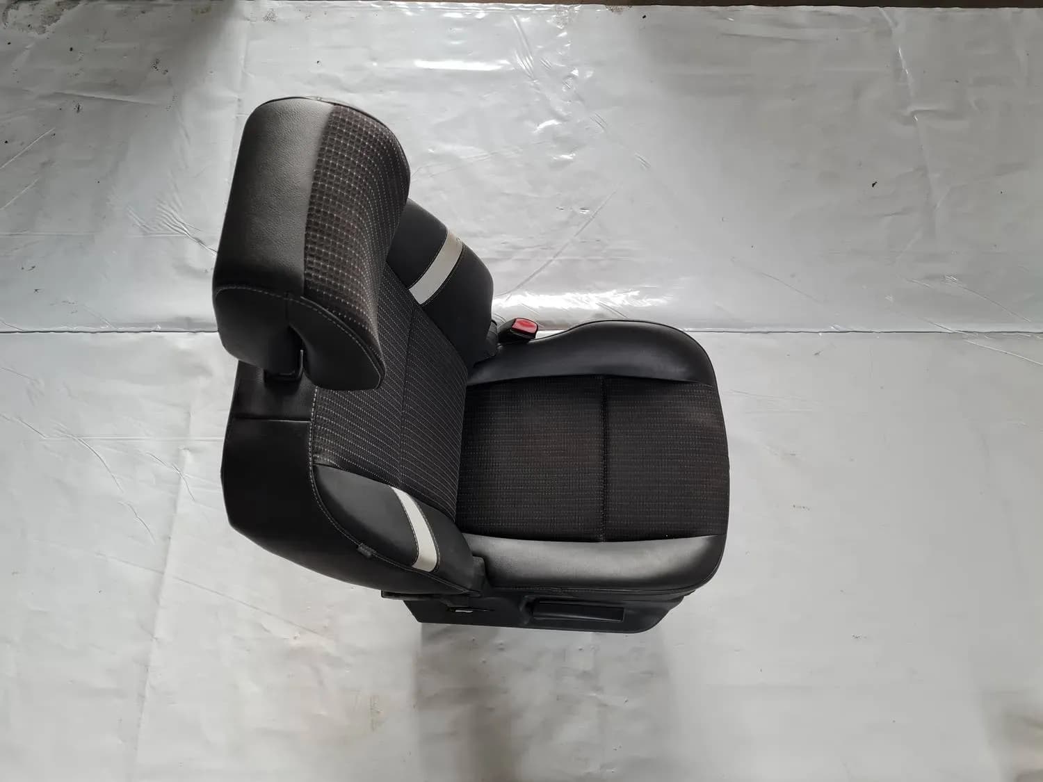 Pravé přední sedadlo RENAULT SCENIC III 2011 - foto 1