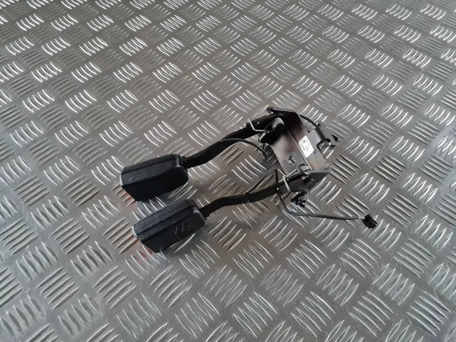 Dvojitá spona zadního bezpečnostního pásu RENAULT SCENIC III 2011 - foto 1