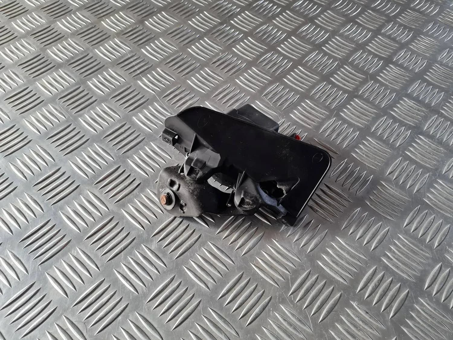 Dvojitá spona zadního bezpečnostního pásu AUDI A6 2008 - foto 2