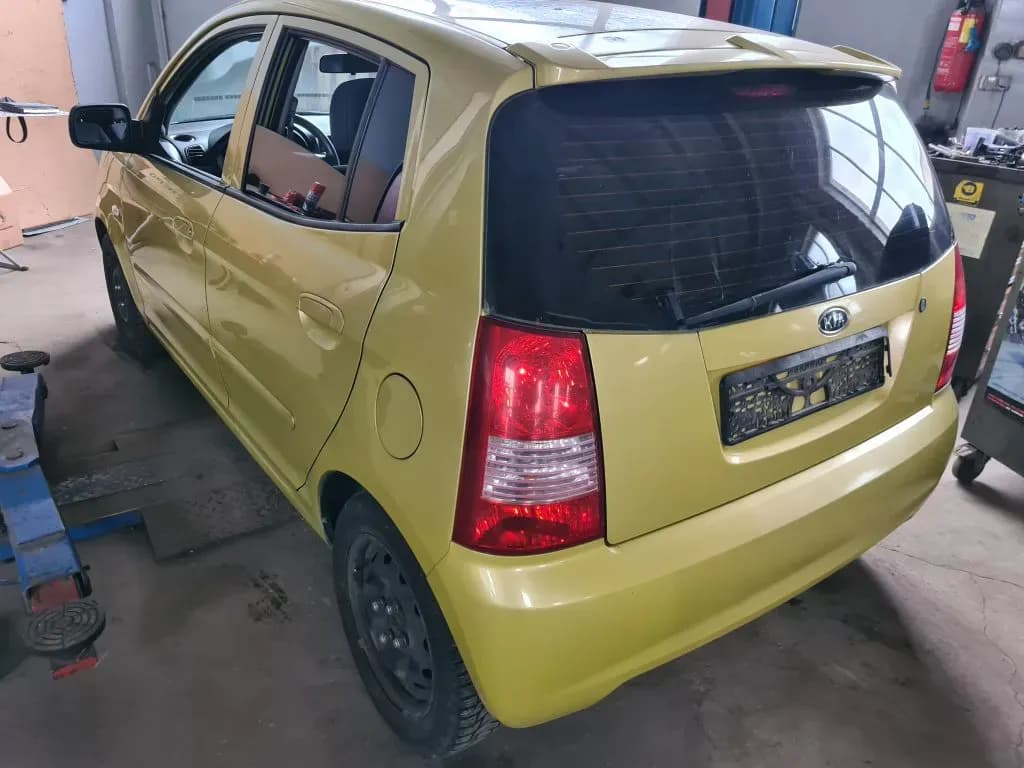 Fotka rozebraného vozu 5