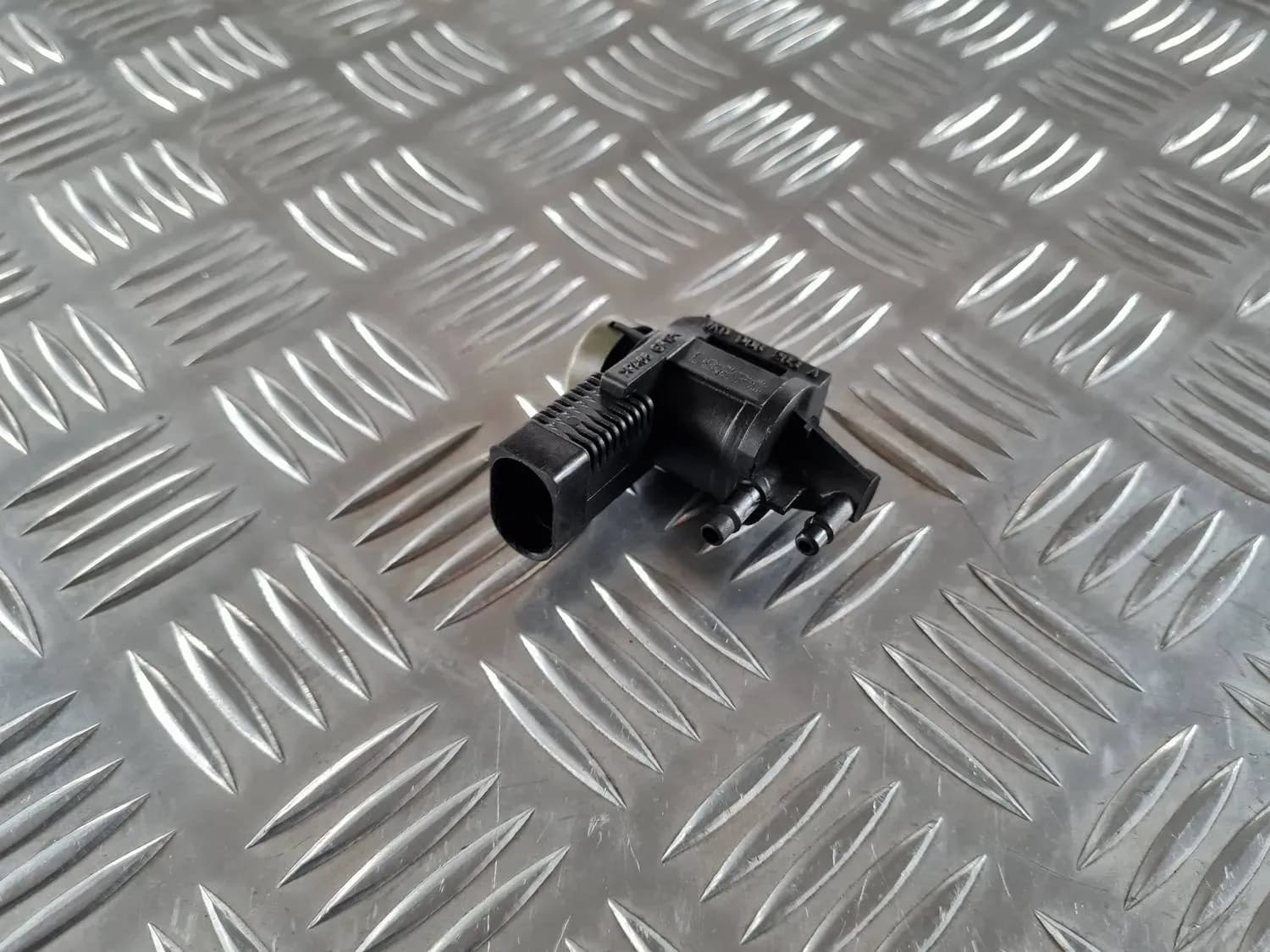 Elektromagnetický vakuový ventil AUDI A6 2008 - foto 2