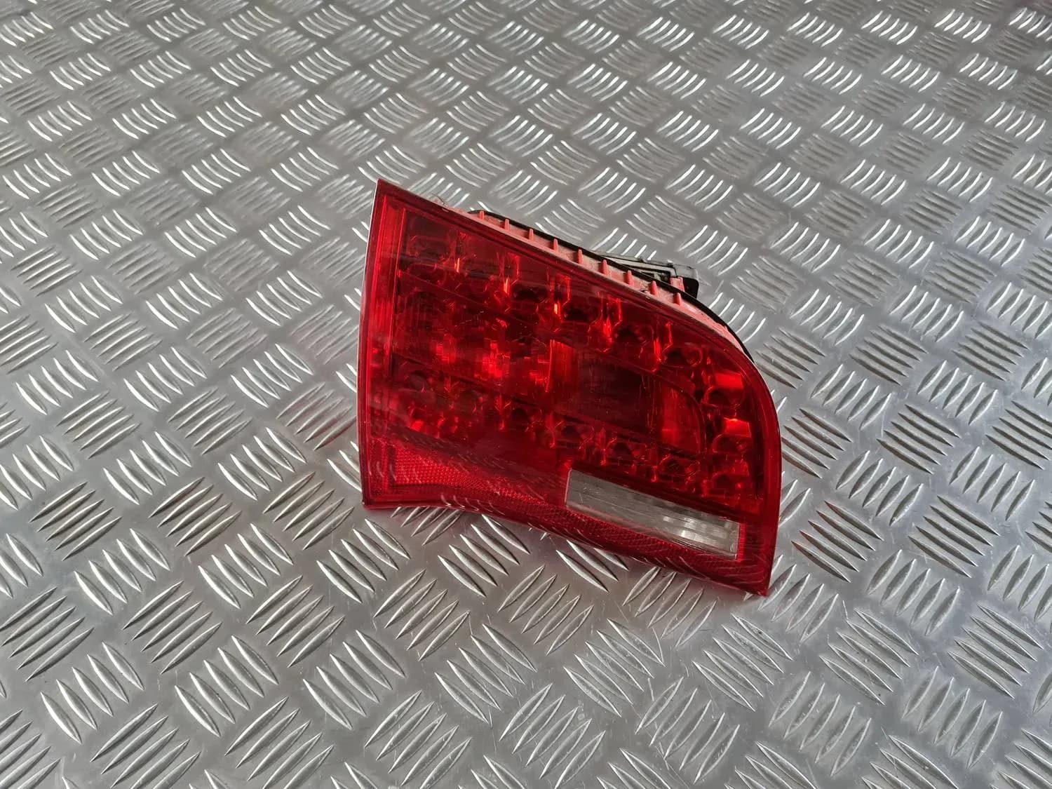 Světlomet kufru, levý AUDI A6 2008