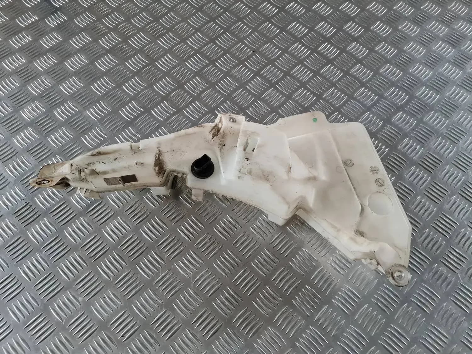 Nádržka kapaliny ostřikovačů AUDI A6 2008