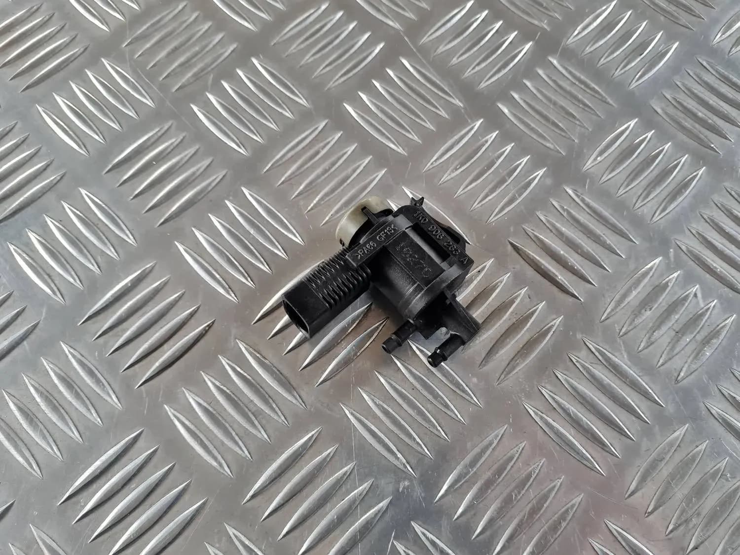 Elektromagnetický vakuový ventil AUDI A6 2008 - foto 3
