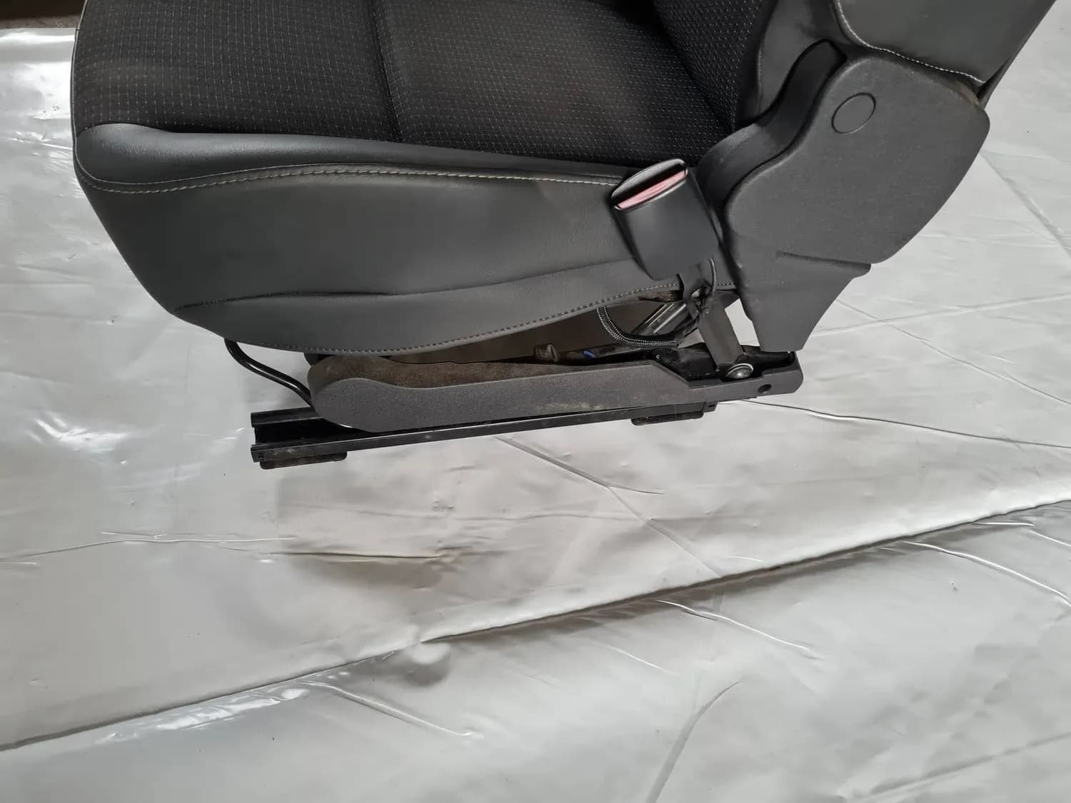 Pravé přední sedadlo RENAULT SCENIC III 2011 - foto 5