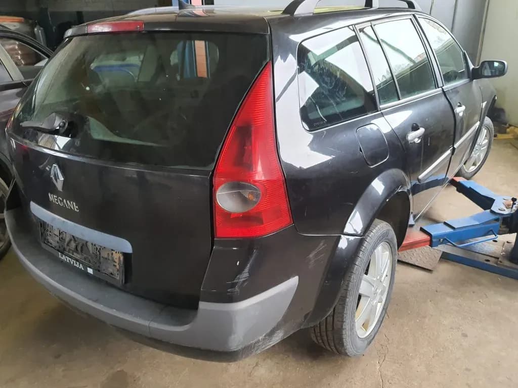 Fotka rozebraného vozu 4