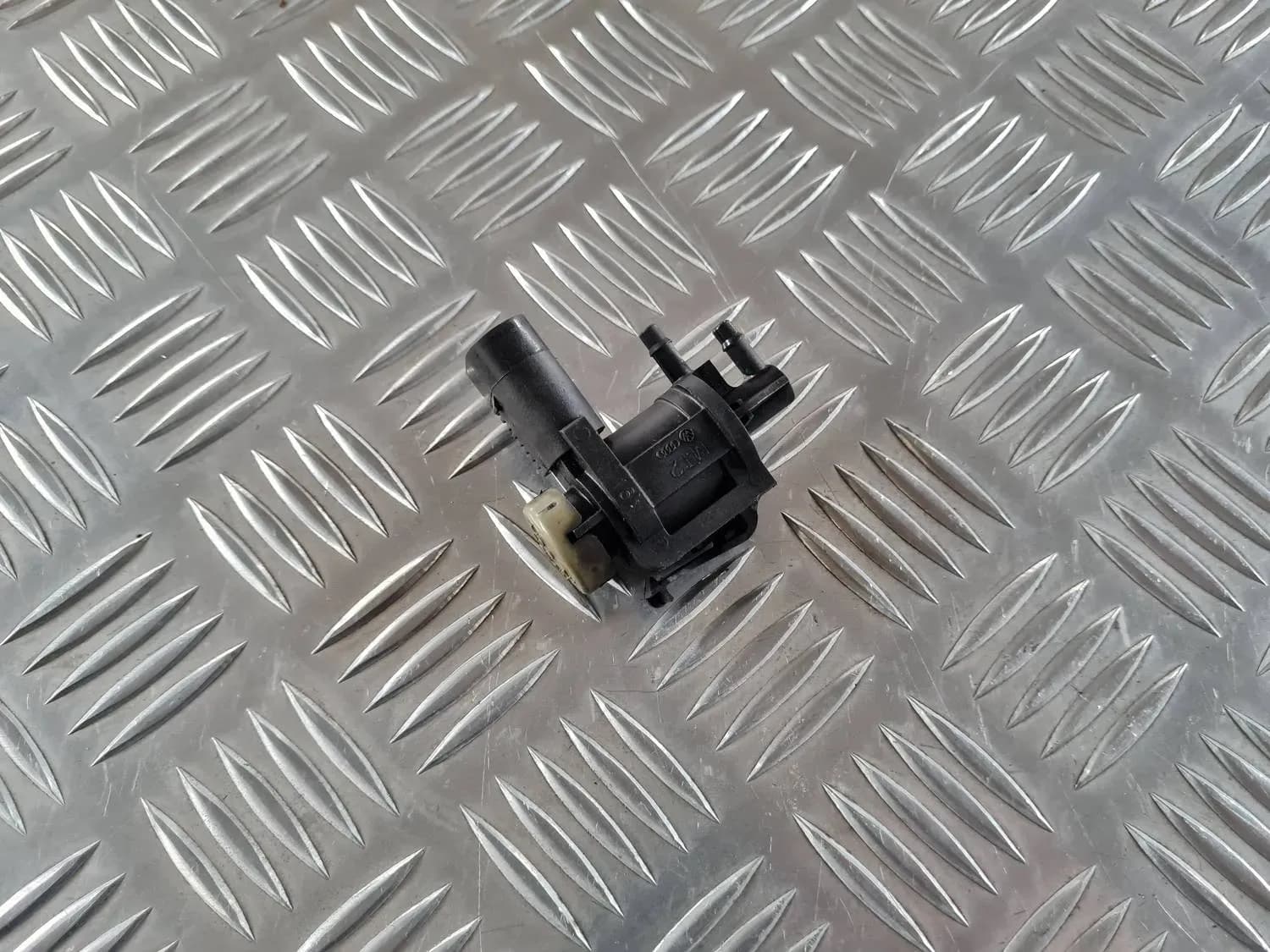 Elektromagnetický vakuový ventil AUDI A6 2008 - foto 1