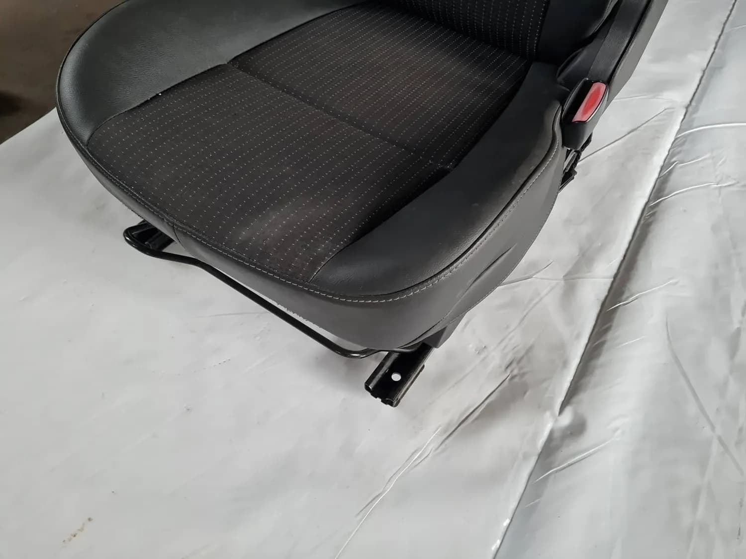 Pravé přední sedadlo RENAULT SCENIC III 2011 - foto 4