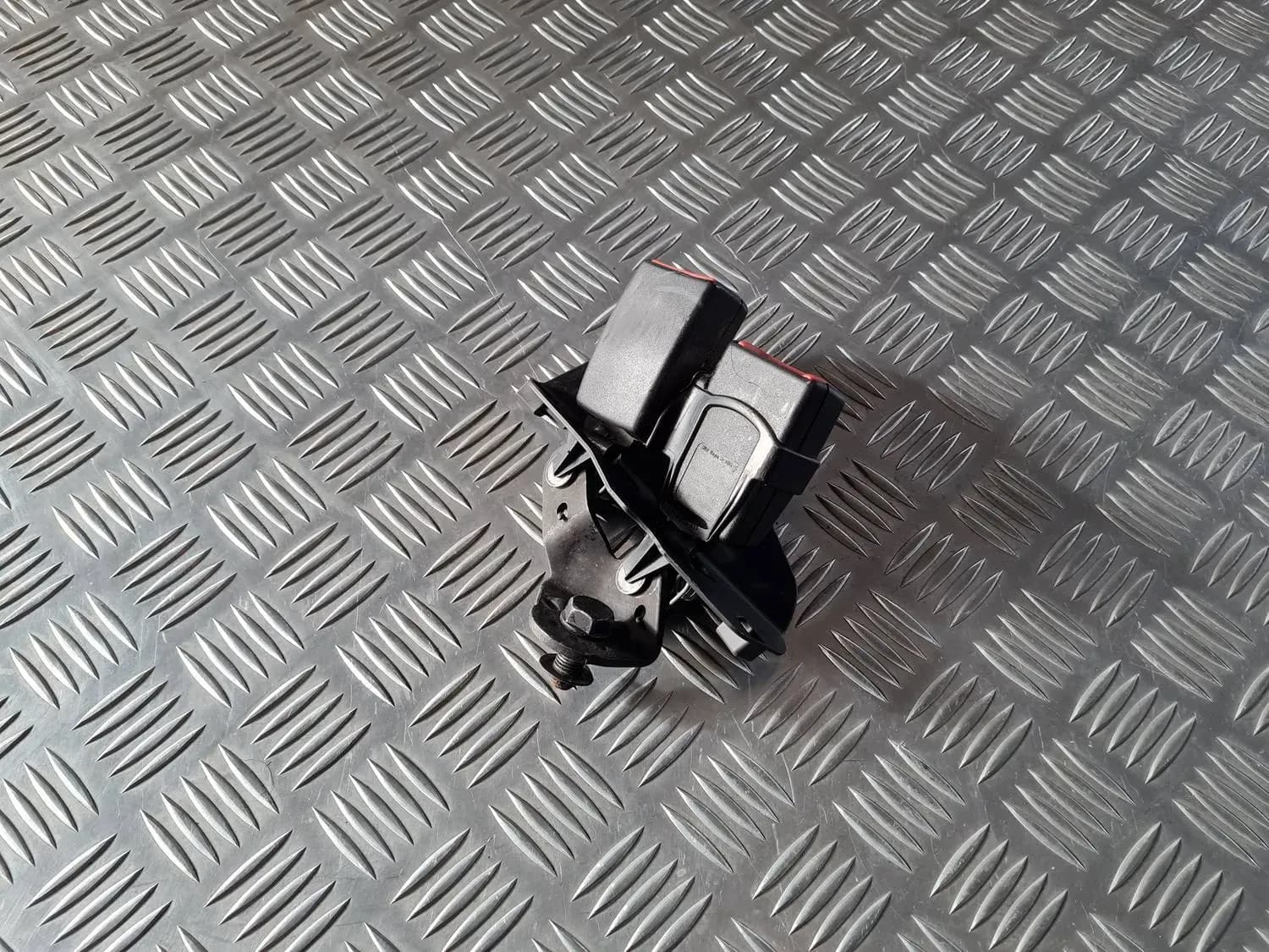 Dvojitá spona zadního bezpečnostního pásu AUDI A6 2008 - foto 3