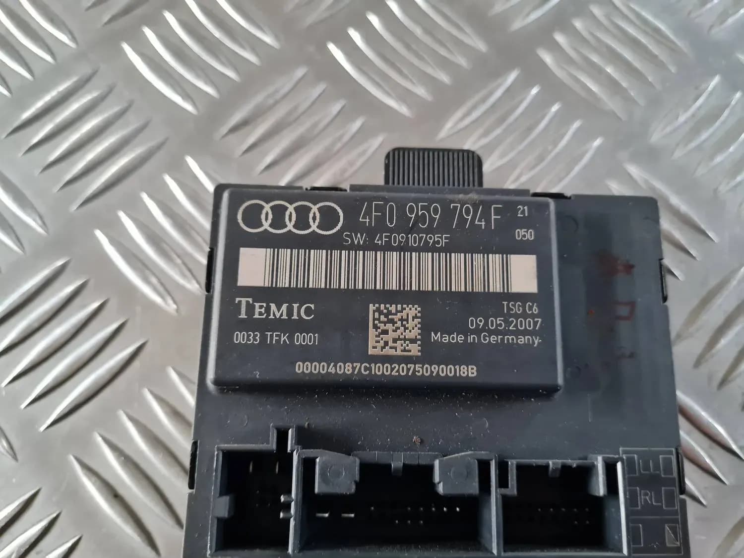 Ovládací jednotka pravých zadních dveří AUDI A6 2008 - foto 2