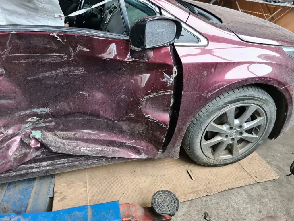 Součást vozu TOYOTA AVENSIS 2012 - foto 8