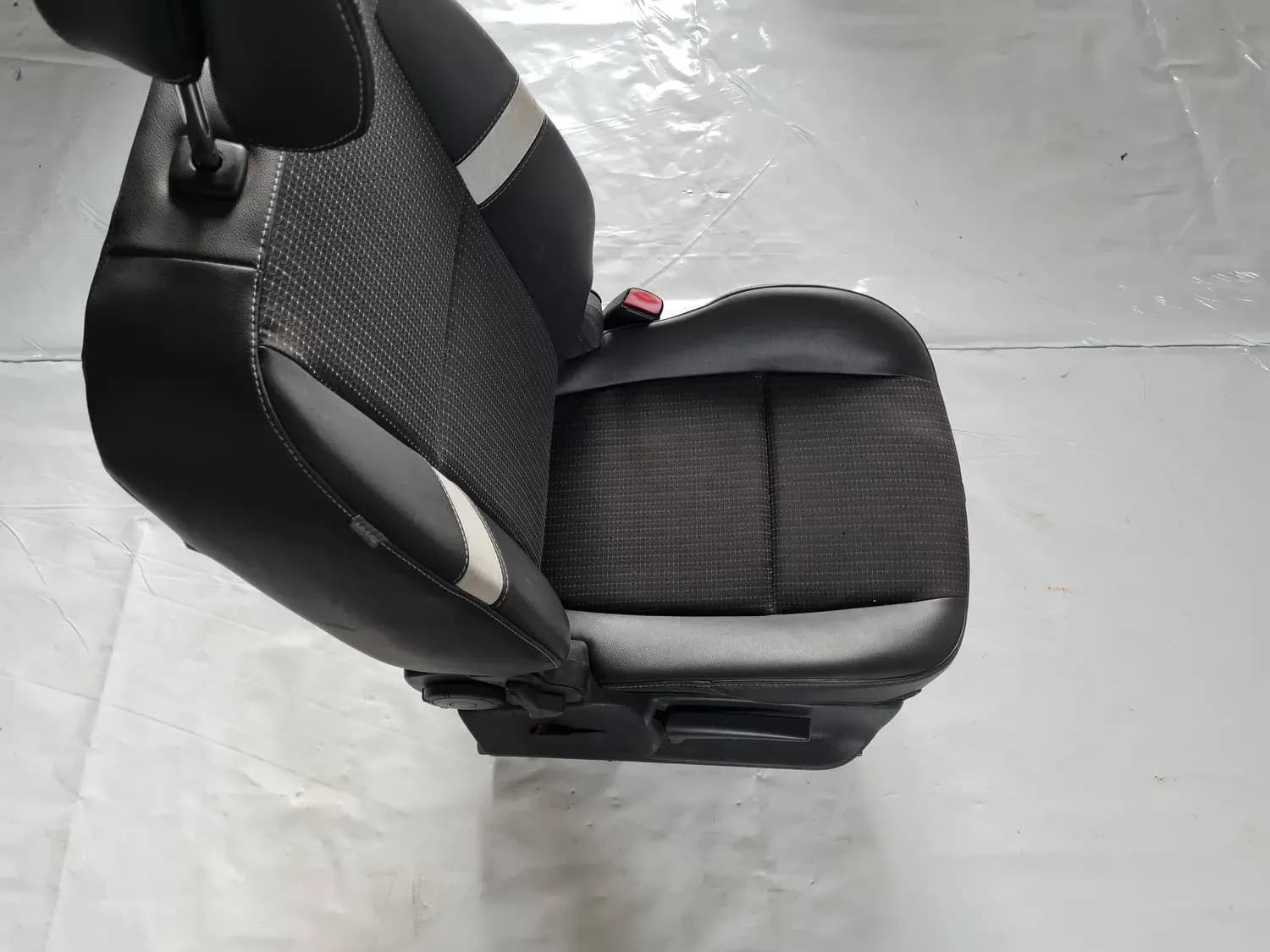 Pravé přední sedadlo RENAULT SCENIC III 2011 - foto 6