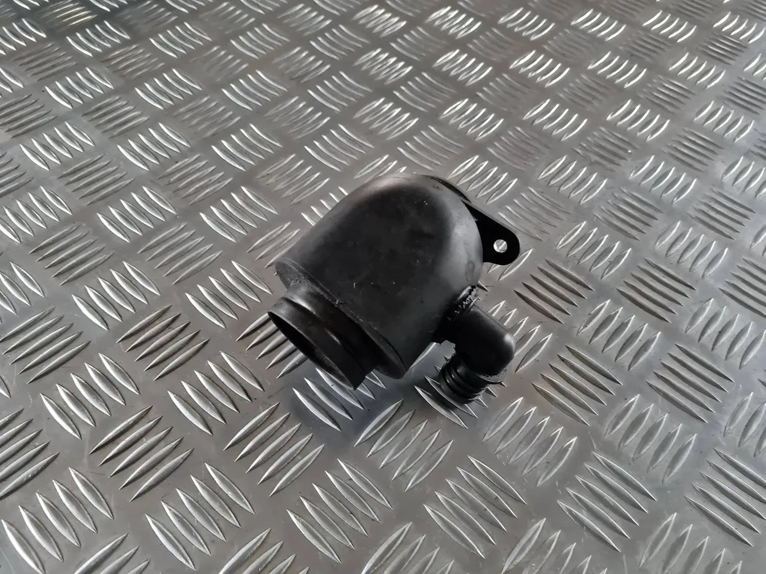 Rezonátor vzduchového filtru AUDI A6 2008 - foto 1