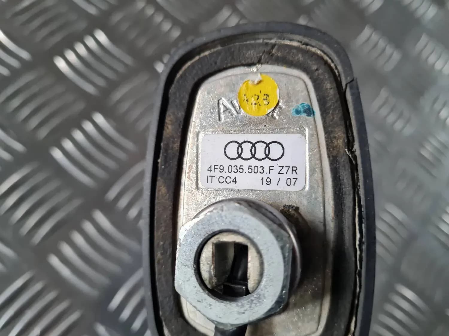 Střešní anténa AUDI A6 2008 - foto 2